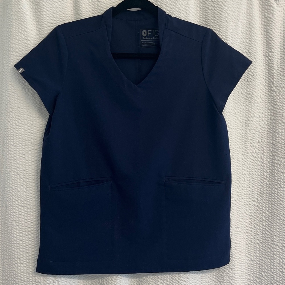 FIGS Navy 2 Pocket Scrub Top